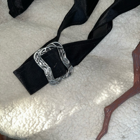 Gothic Witch Costume. Plus Size 1X worn once. Need a hat. - Picture 9 of 14